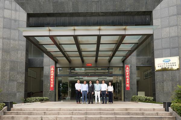 大门合照１-min.jpg